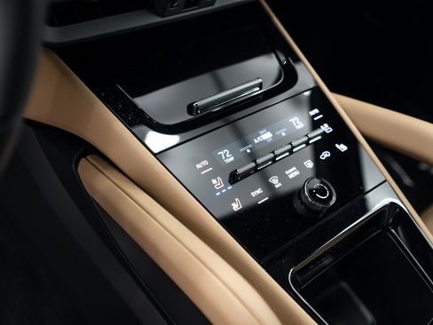 Certified 2026 Porsche Cayenne AWD/4WD image 17