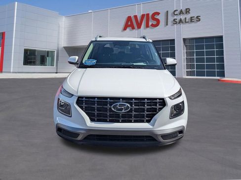 Used 2025 Hyundai Venue SEL FWD image 2