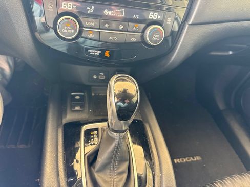 Used 2020 Nissan Rogue SV w/ Premium Package FWD image 13