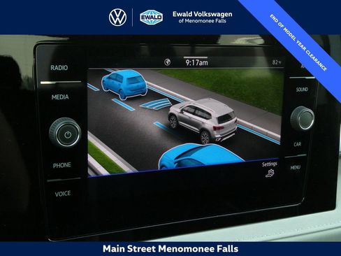 Certified 2025 Volkswagen Taos SE FWD image 39