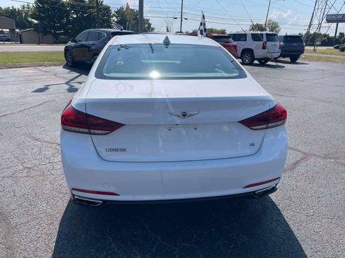 Used 2016 Hyundai Genesis 3.8 RWD image 6