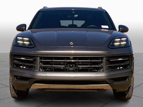 Used 2024 Porsche Cayenne S image 3