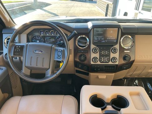 Used 2015 Ford F250 Lariat w/ Lariat Interior Package image 14