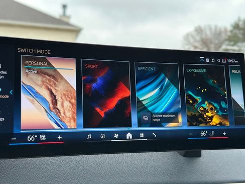 Used 2024 BMW iX xDrive50 w/ Premium Package image 34