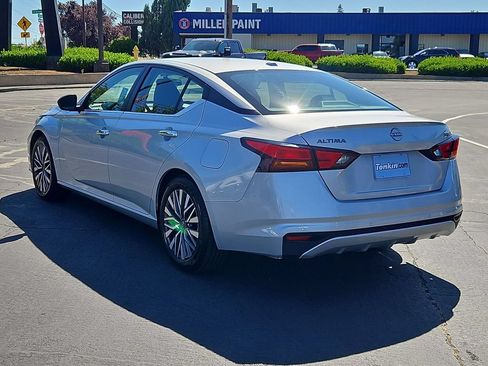 Used 2024 Nissan Altima 2.5 SV FWD image 4