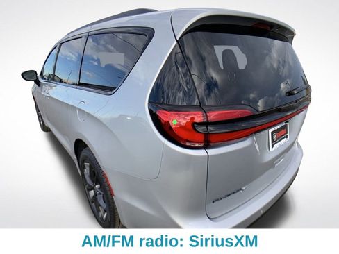 New 2026 Chrysler Pacifica Select w/ S Appearance Package image 4