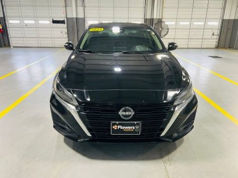 Used 2024 Nissan Altima 2.5 SV FWD image 12