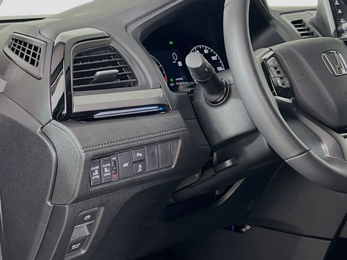 Used 2025 Honda Odyssey Touring image 10