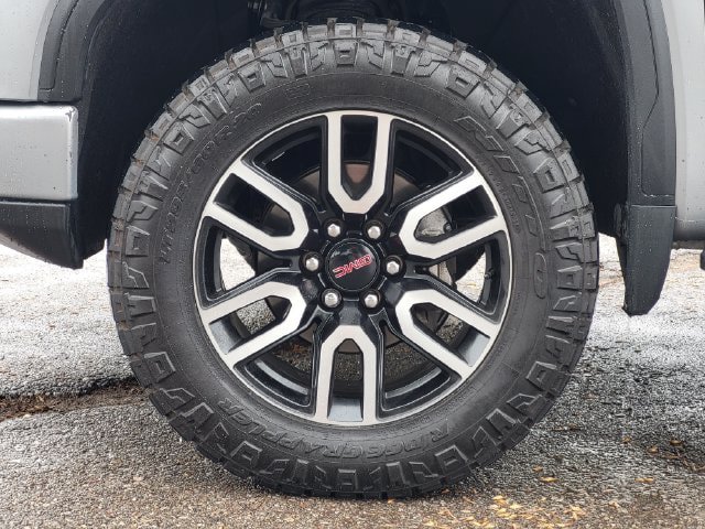 Used 2024 GMC Sierra 1500 AT4 w/ Technology Package AWD/4WD image 6