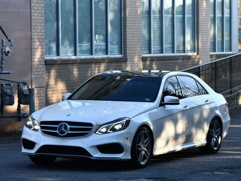 Used 2014 Mercedes-Benz E 550 4MATIC Sedan image 3