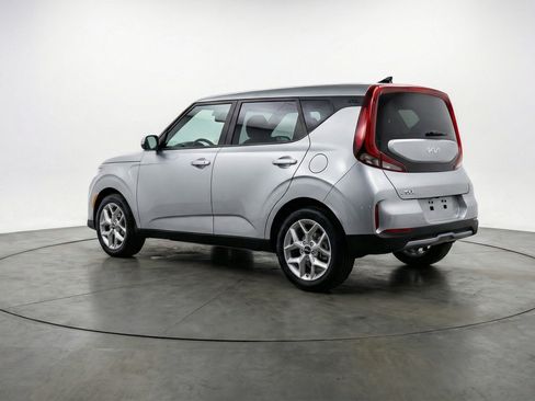 Used 2025 Kia Soul LX w/ LX Technology Package image 6
