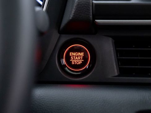 Certified 2025 Honda Pilot Touring image 24