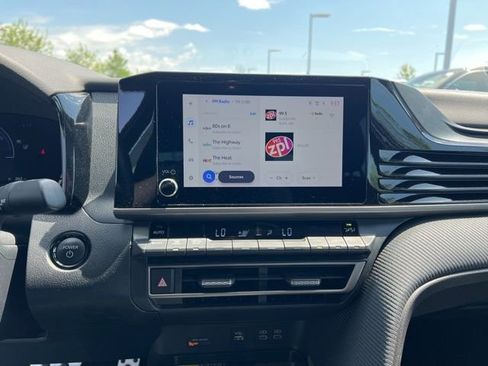 Used 2025 Toyota Camry SE image 16