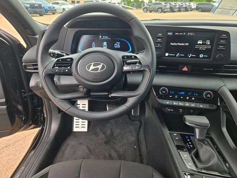 New 2026 Hyundai Elantra SEL Sport Premium FWD image 9