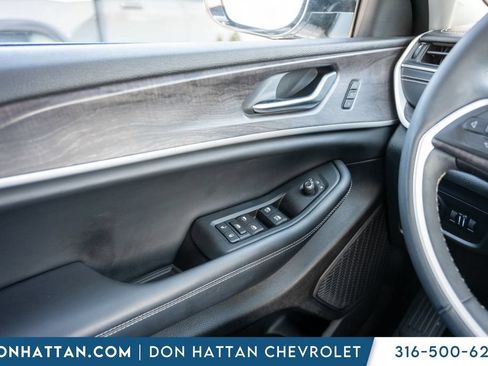 Used 2023 Jeep Grand Cherokee L Limited AWD/4WD image 17