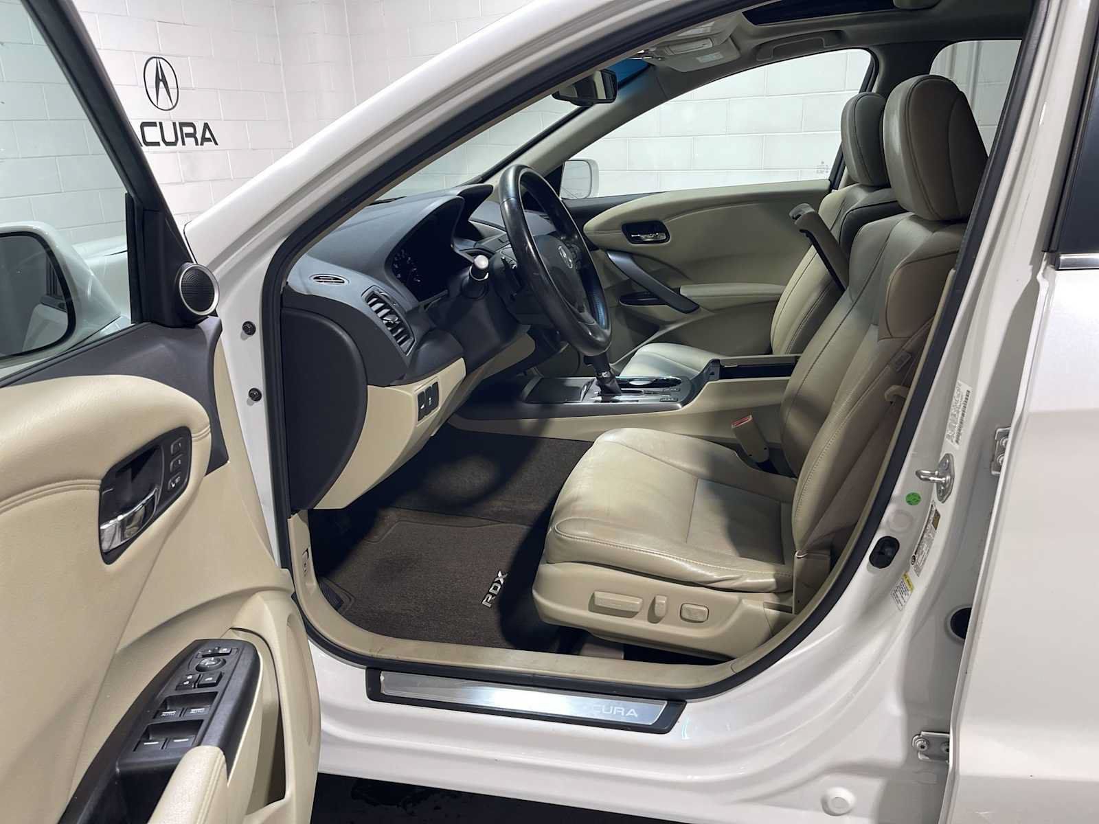Used 2015 Acura RDX w/ Technology Package AWD/4WD image 2