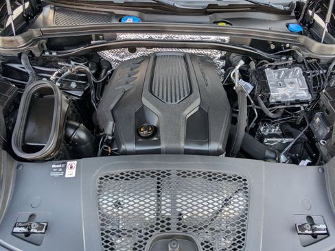 Used 2025 Porsche Macan image 28