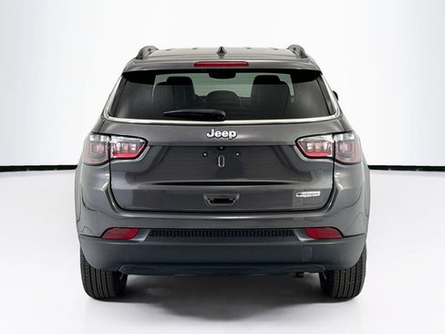 Used 2022 Jeep Compass Latitude FWD image 6