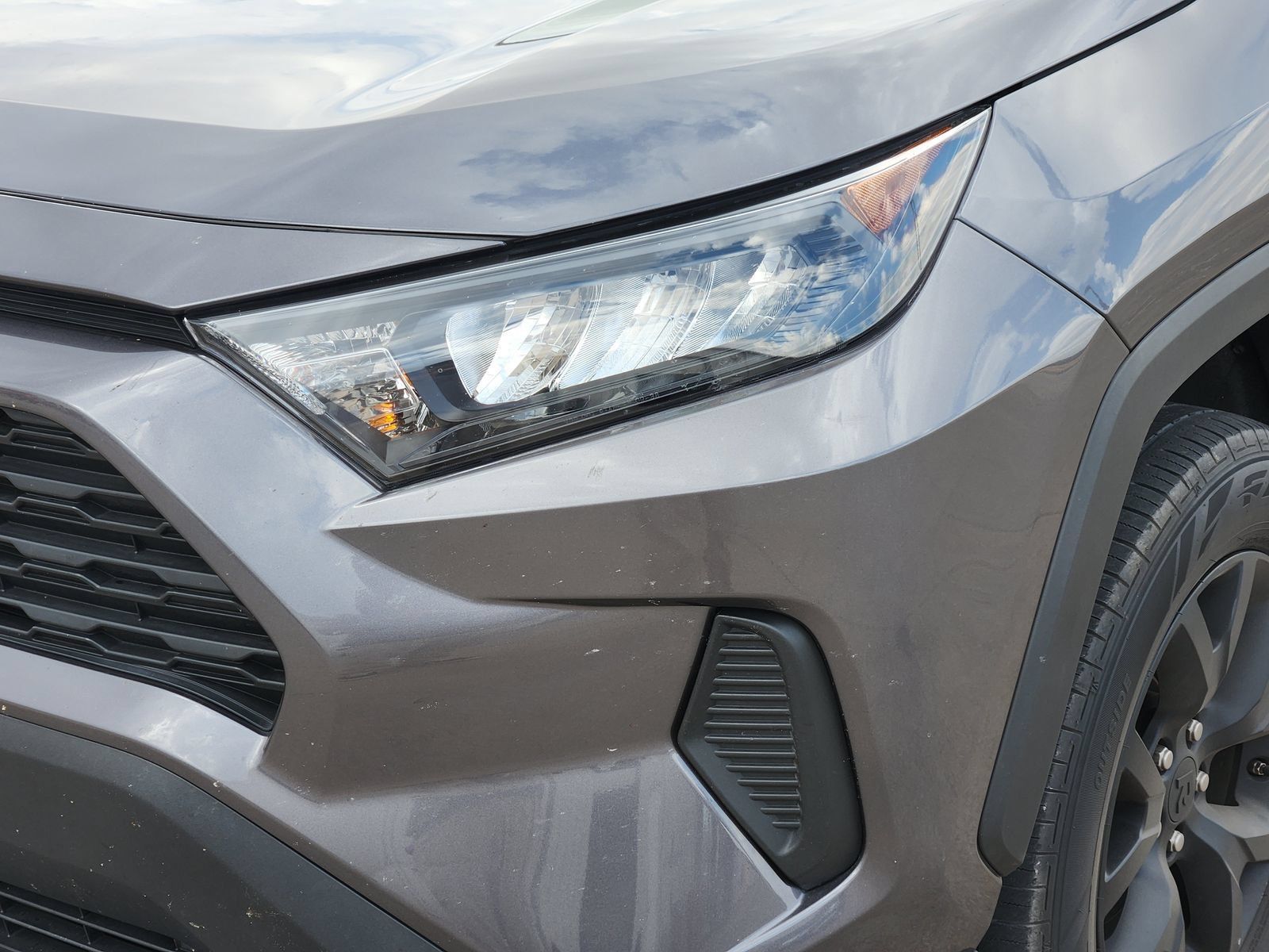 Used 2021 Toyota RAV4 LE FWD image 11