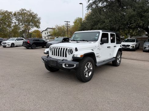 Used 2019 Jeep Wrangler Unlimited Sahara image 2