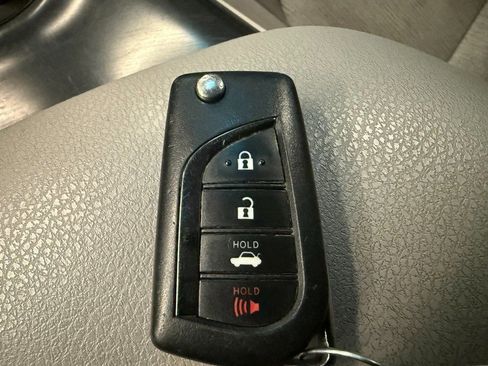 Used 2018 Toyota Camry LE FWD image 16
