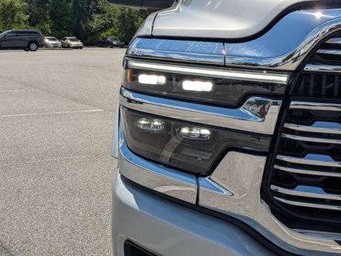 New 2026 RAM 2500 Limited AWD/4WD image 9