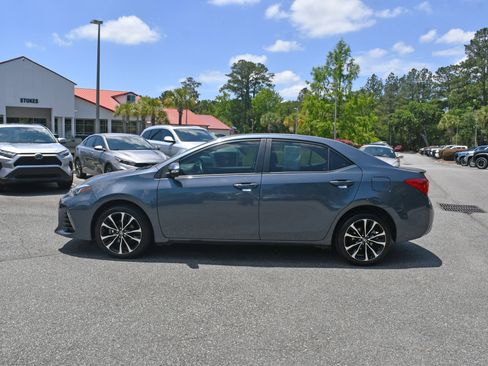Used 2019 Toyota Corolla SE FWD image 2