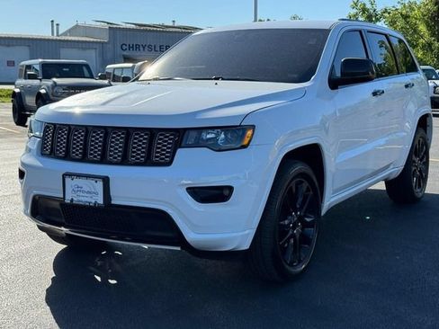 Used 2018 Jeep Grand Cherokee Altitude AWD/4WD image 8