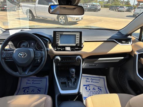 Used 2022 Toyota RAV4 LE image 13