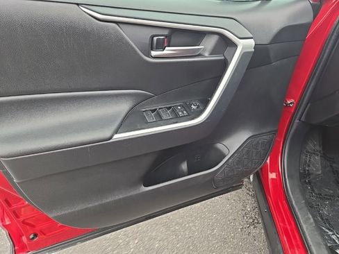 Used 2025 Toyota RAV4 XLE image 9