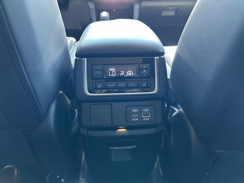 Used 2024 Subaru Ascent Limited AWD/4WD image 10