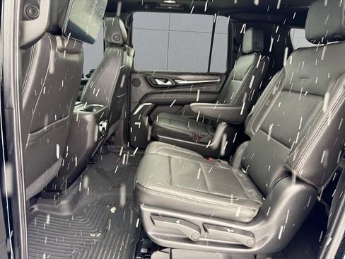 Used 2021 GMC Yukon XL Denali w/ Denali Premium Package image 24