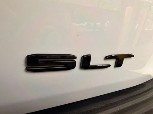 Used 2024 GMC Yukon SLT w/ SLT Luxury Package AWD/4WD image 14