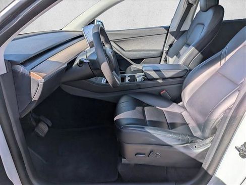 Used 2021 Tesla Model Y Long Range image 16