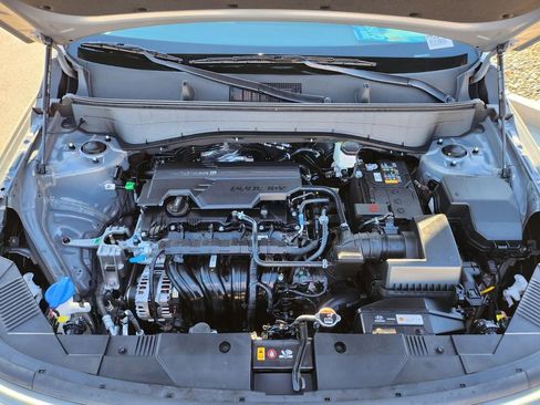 Certified 2025 Hyundai Kona SE image 9