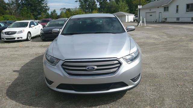 Used 2015 Ford Taurus SEL w/ Equipment Group 201A FWD image 2