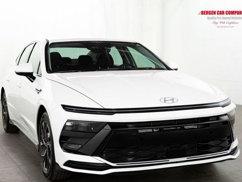 Used 2025 Hyundai Sonata SEL FWD image 1