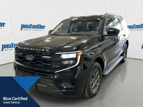 Used 2025 Ford Expedition Active AWD/4WD image 1