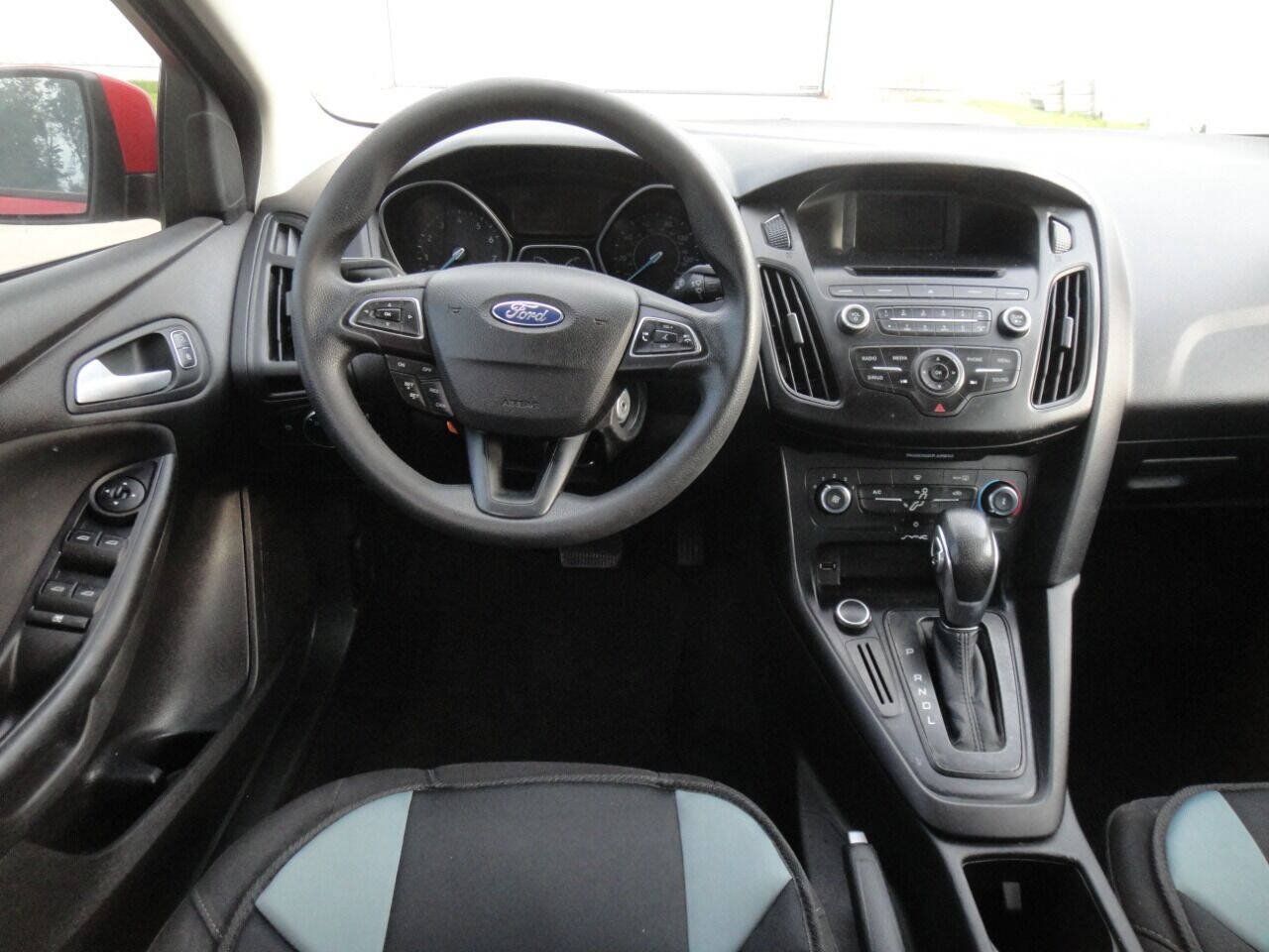 Used 2017 Ford Focus SE FWD image 11