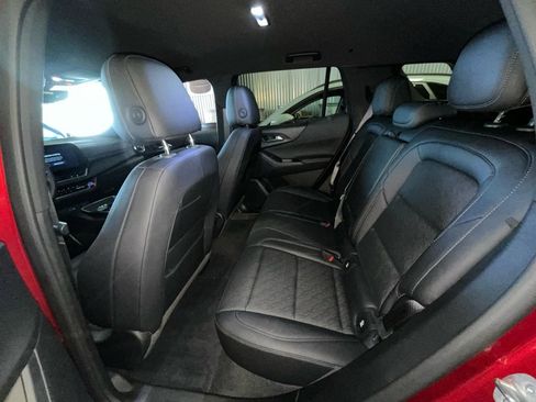 Used 2025 Chevrolet Equinox LT w/ Convenience Package II image 8