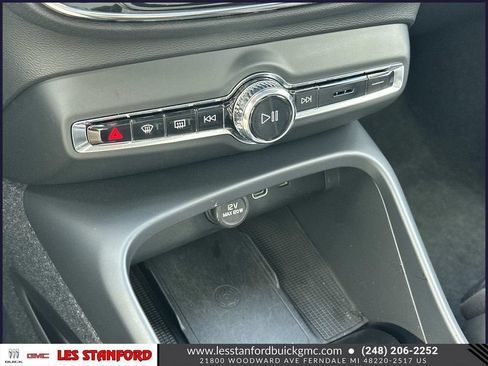 Used 2023 Volvo XC40 B5 Ultimate w/ Climate Package AWD/4WD image 32