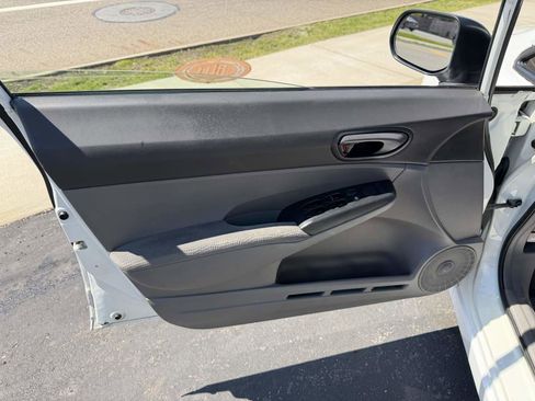 Used 2010 Honda Civic DX-VP image 11