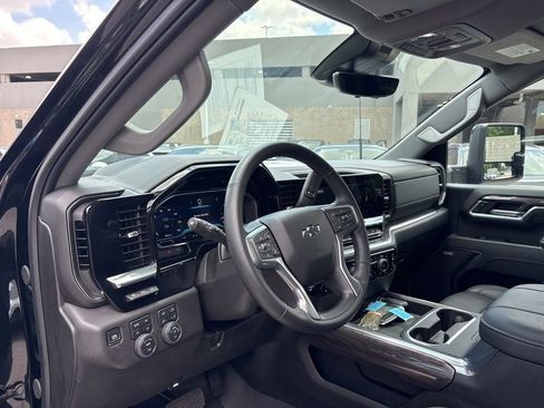 Used 2025 Chevrolet Silverado 2500 LTZ w/ LTZ Plus Package AWD/4WD image 12