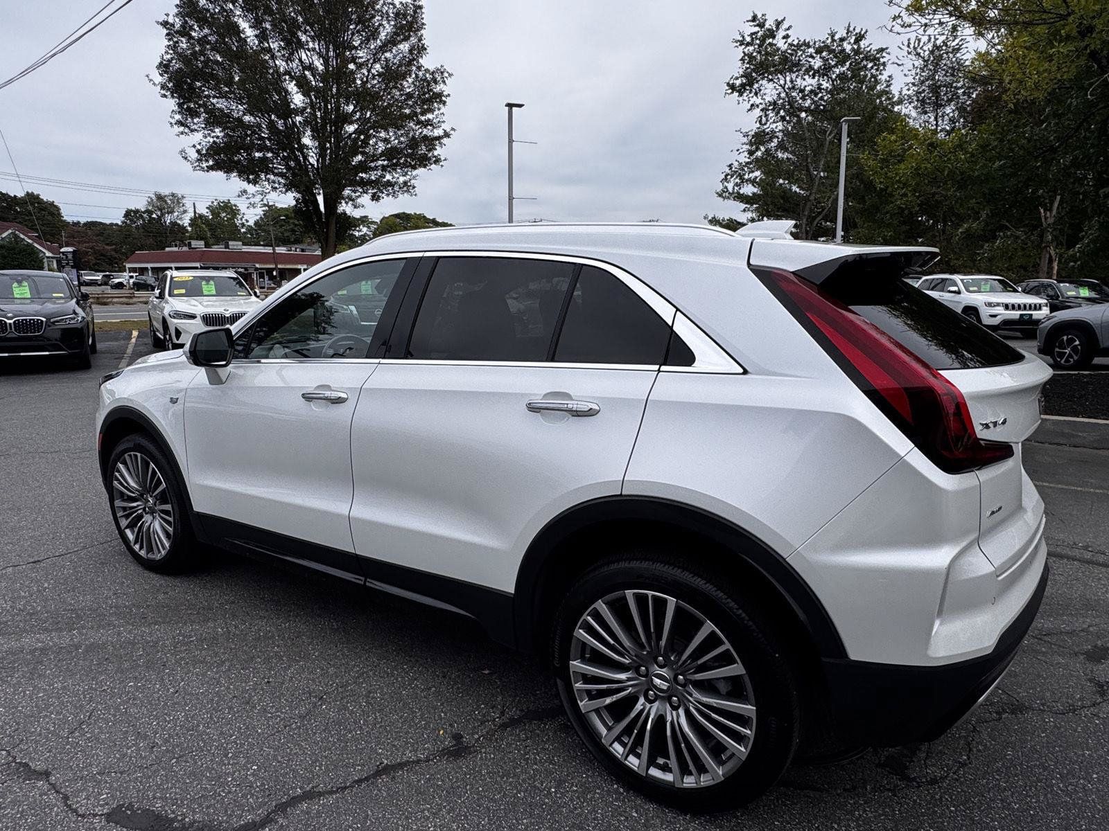 Used 2024 Cadillac XT4 Premium Luxury AWD/4WD image 5