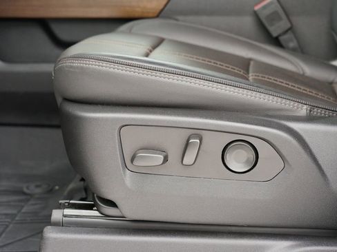 Used 2022 Chevrolet Silverado 1500 High Country w/ High Country Premium Package image 15