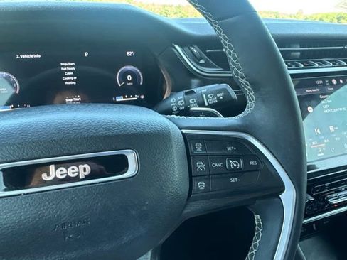 Used 2023 Jeep Grand Cherokee Altitude AWD/4WD image 24