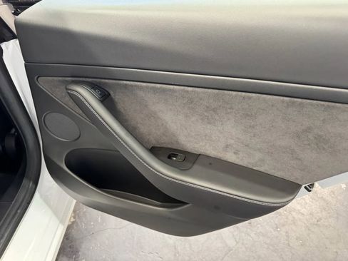 Used 2021 Tesla Model 3 Performance image 9