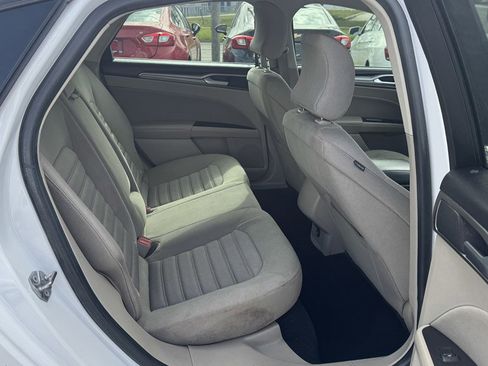 Used 2018 Ford Fusion SE FWD image 24