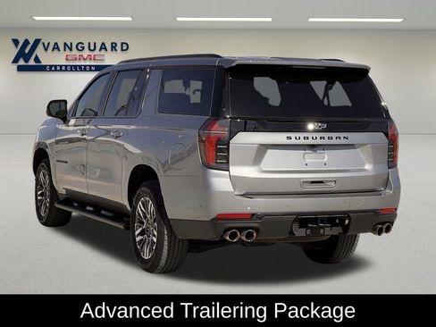 Used 2025 Chevrolet Suburban Z71 image 8