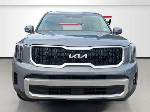 Used 2025 Kia Telluride EX w/ EX Captain's Chair Package image 2